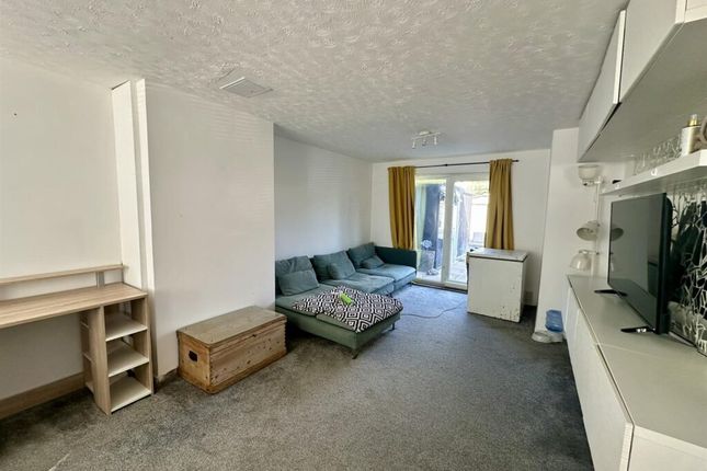 15, Roche Close, Leicester photo 2