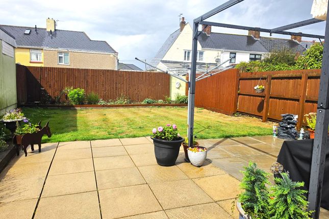 65 Meadowcroft, Barry photo 4