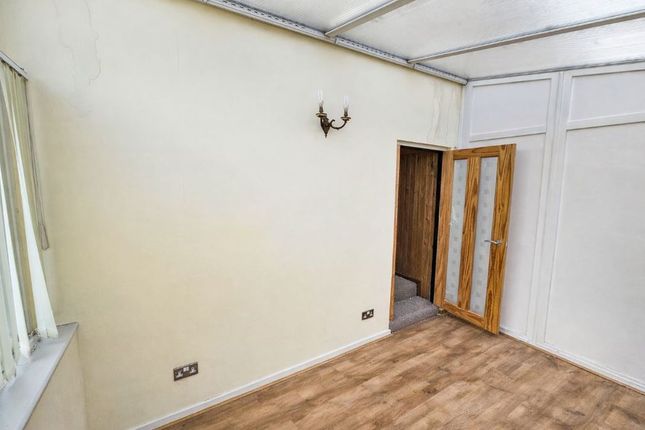 26, Leef Street, Huddersfield photo 3