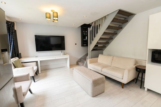 83 Abercarn Close, Manchester photo 2