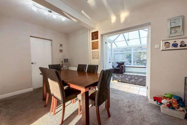 31, Southborough Crescent, Stoke-On-Trent photo 4
