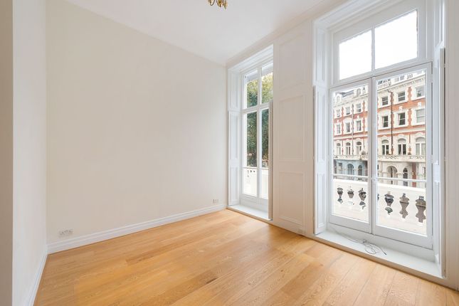 Flat to rent in Emperors Gate, London