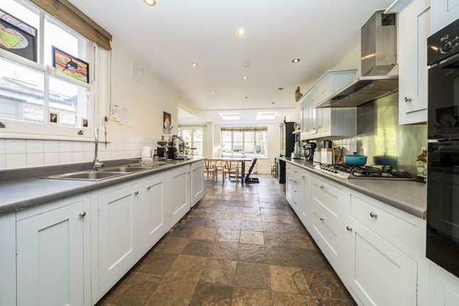 10, Sugden Road, London photo 3