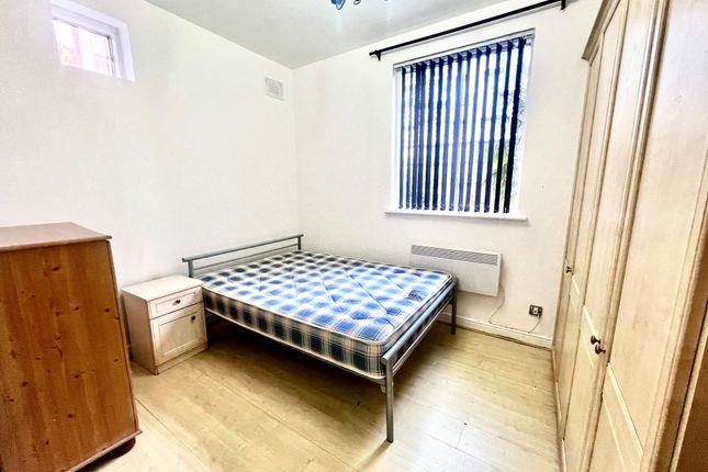 Flat 3, Manchester photo 5