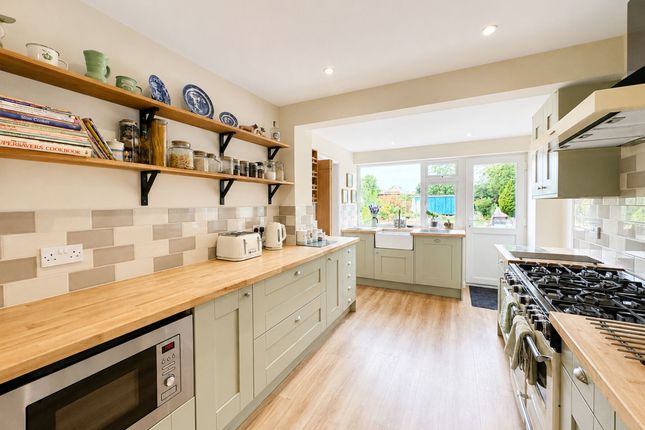 81 Povey Cross Road, Horley photo 2