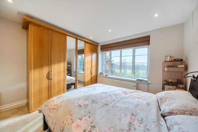 Flat 6, Tyler House,, Wat Tyler Road, London photo 3