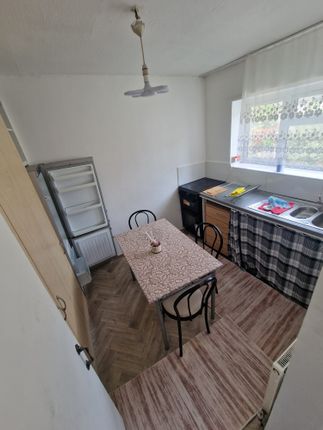 Flat to rent in Shandy Street, London