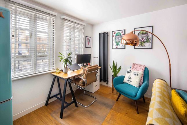 Flat for sale in Mile End Road, Stepney, London