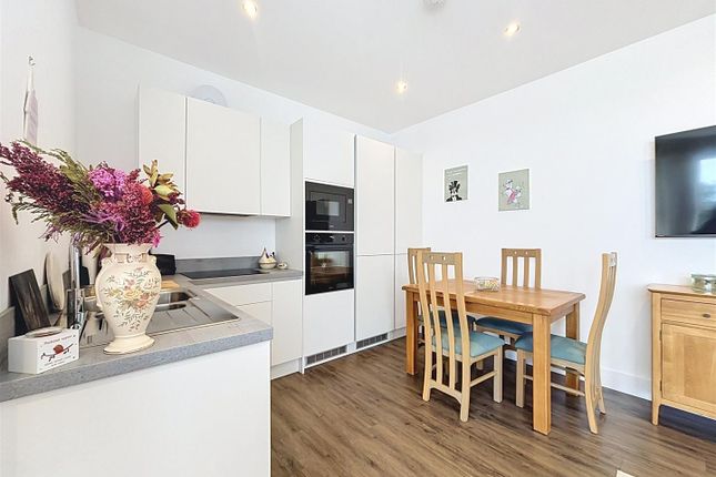 Apartment 6, Alexandra House, Railway Street, Hornsea photo 3