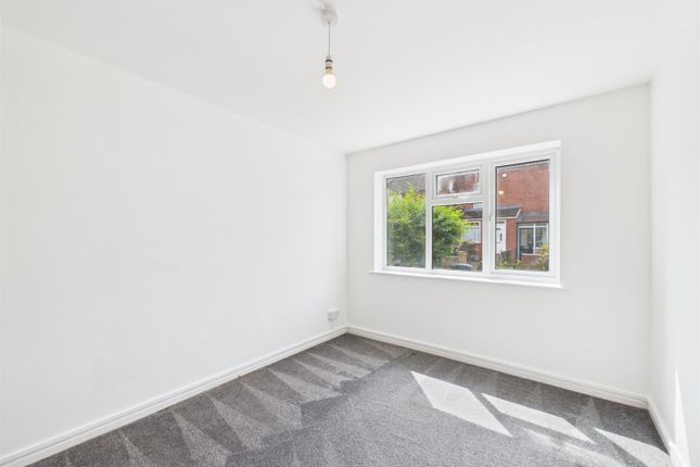 19, Booths Fields, Coventry photo 4