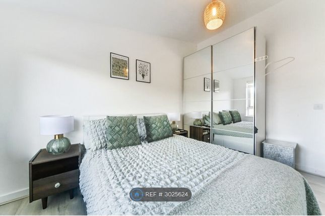 Flat, Nelson Grove Road, London photo 4