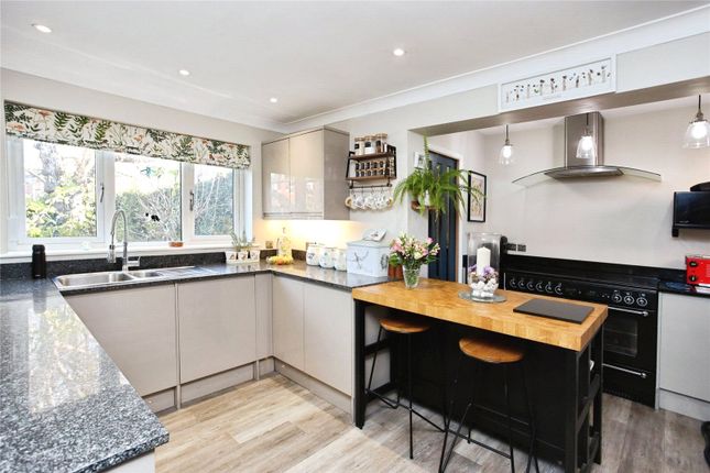 5, Queens Court, Hawkhurst photo 3