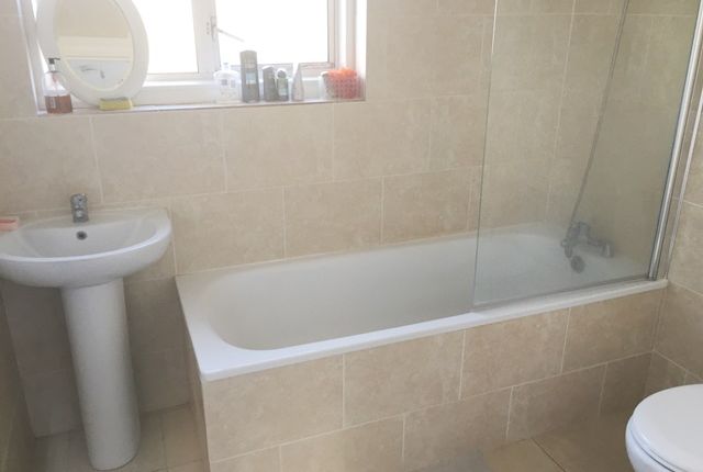 225e, Hale Lane, Edgware photo 2