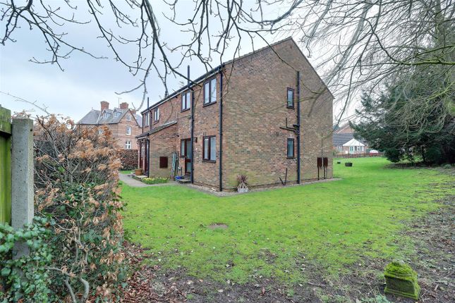 Thumbnail Flat for sale in Vicarage Gardens, Elloughton, Brough