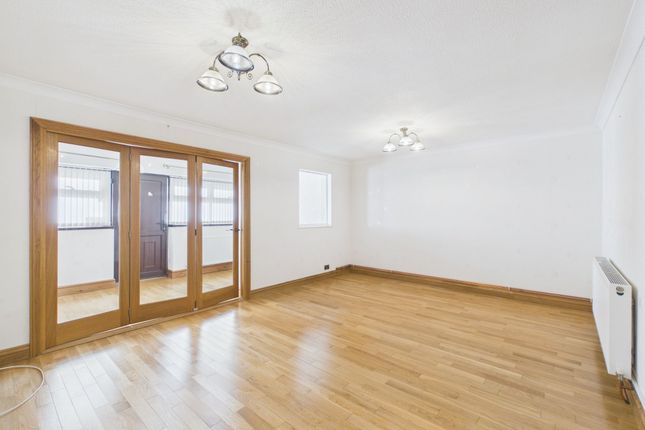 62 Roundhouse Close, Ebbw Vale photo 2