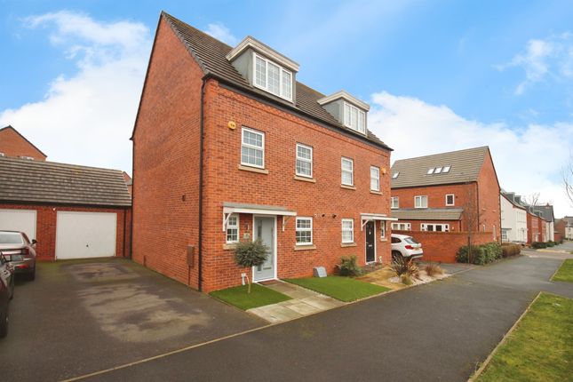 Town house for sale in Peabody Way, Warwick