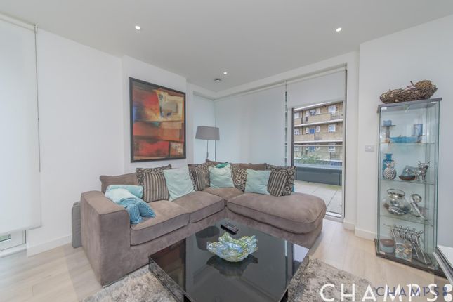 Flat for sale in Devan Grove, London