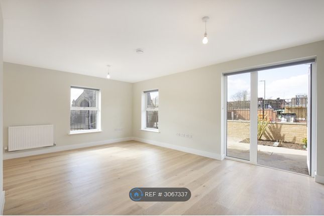 Flat   Finchley Lane, London photo 4