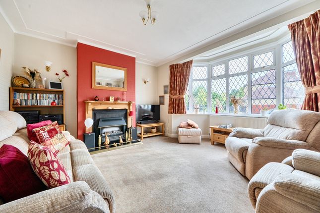17A,, Queen Annes Grove, Enfield photo 2