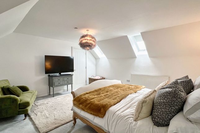 5 Laurel Court, Bridgend photo 4