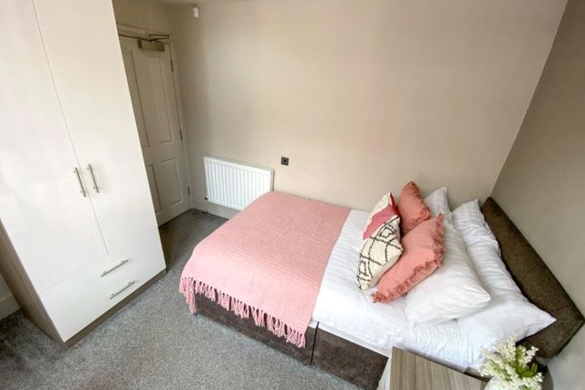 38, 3Alma St, London photo 5