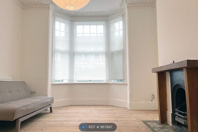 Living Room, Ornate Plasterwork And Fireplace