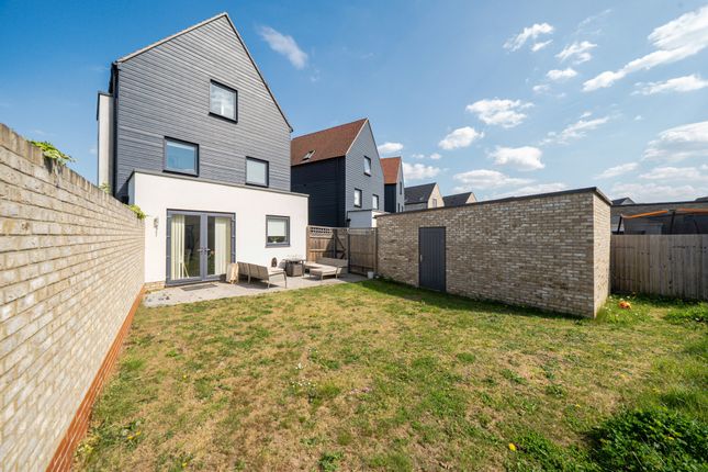 9, Willow Tree Drive, Waltham Cross photo 4