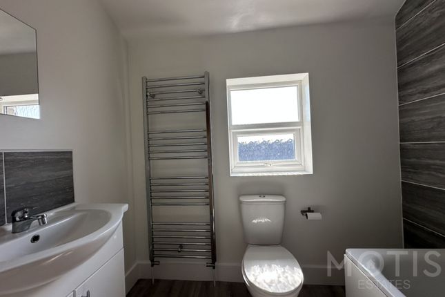Flat 2 303, Cheriton Road, Folkestone photo 4