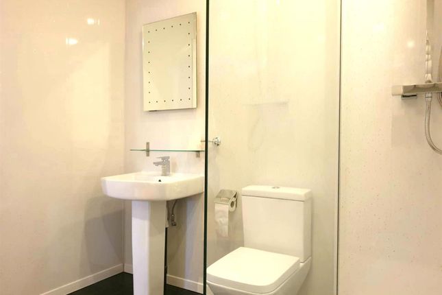 Flat to rent in Flat, The Point, Bellar Gate, Nottingham