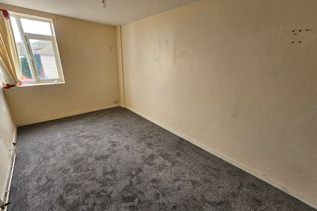 Flat to rent in Station Road, Llanelli