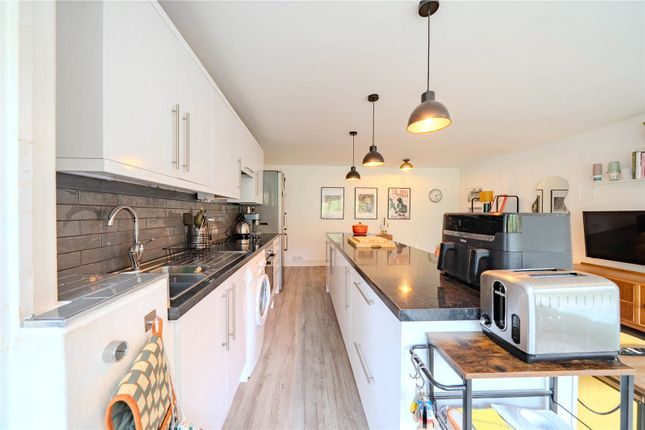25, Masham Court, Leeds photo 4