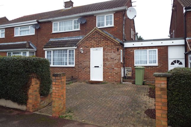 4 bed property for rent in Buckingham Road, Bletchley, Milton Keynes, Buckinghamshire. MK3