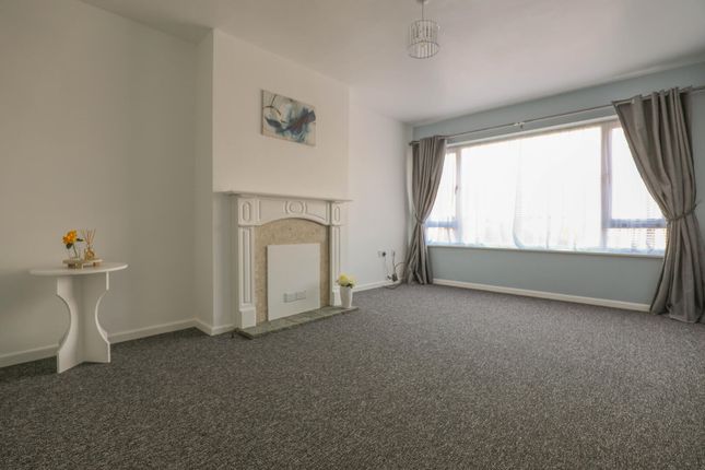 Isebrook Court, Kettering photo 2