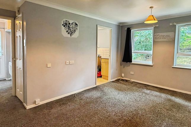 31 Tillard Close, Plympton Devon, Devon photo 3