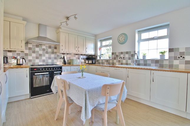 4, Swanton Close, Fareham photo 3