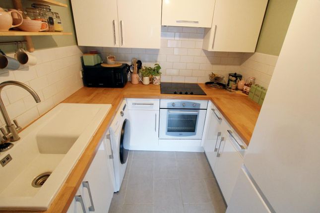 15 Merton Court, Church Road, Welling photo 4