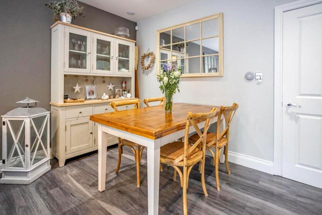2 Graffham Court, Thorndown Lane, Windlesham photo 3
