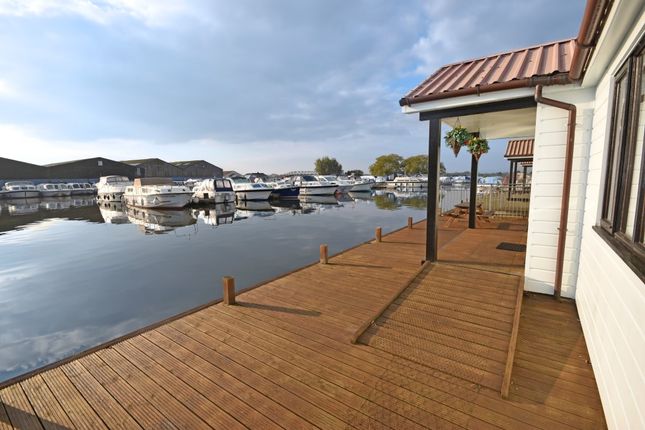 Grebe Cottage, Bridge Road, Potter Heigham photo 3