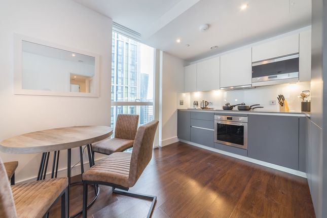Flat 1704, Maine Tower, Canary Wharf photo 4