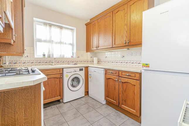 Flat 9, Lime Court, 201 Great North Way, London photo 3