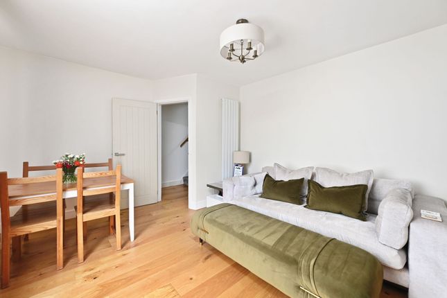 6, Morris Road, Farnborough photo 4