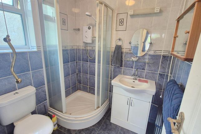 135, Central Avenue, HOUNSLOW photo 2