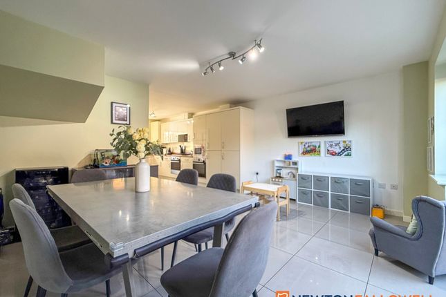 10 Lavender Way, Newark photo 2