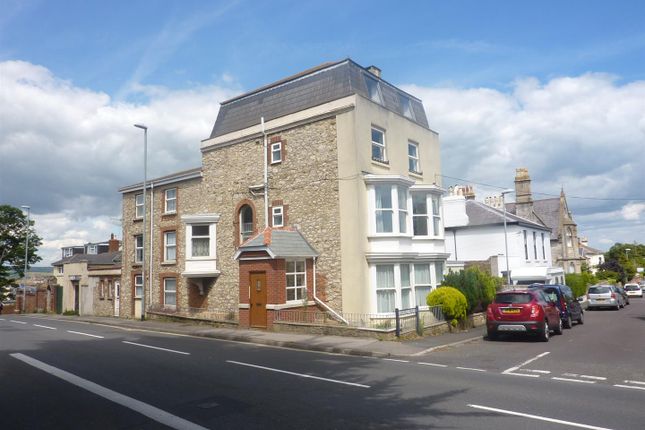 Flat to rent in Rodwell Road, Weymouth DT4
