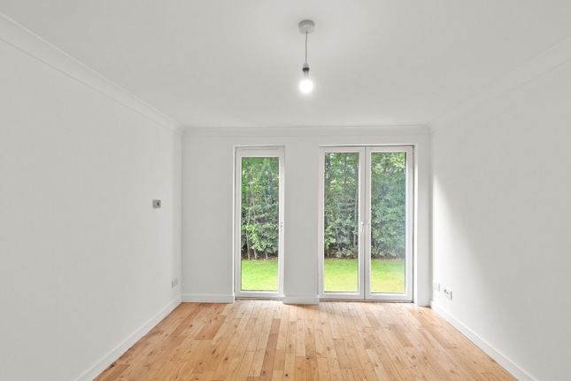 54 Whiteside Court, Bathgate, West Lothian photo 4