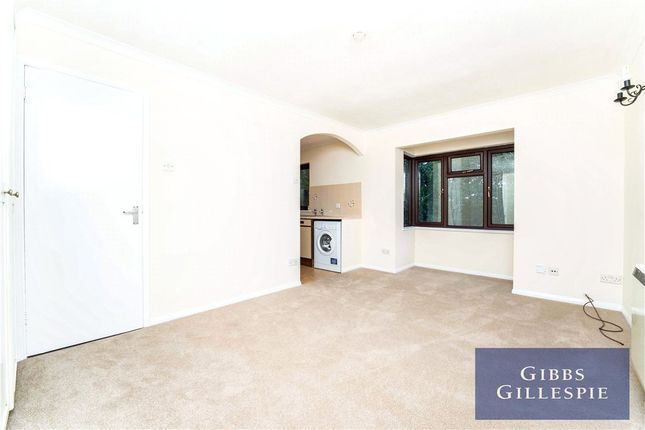14, Sycamore Court, Hillingdon photo 2
