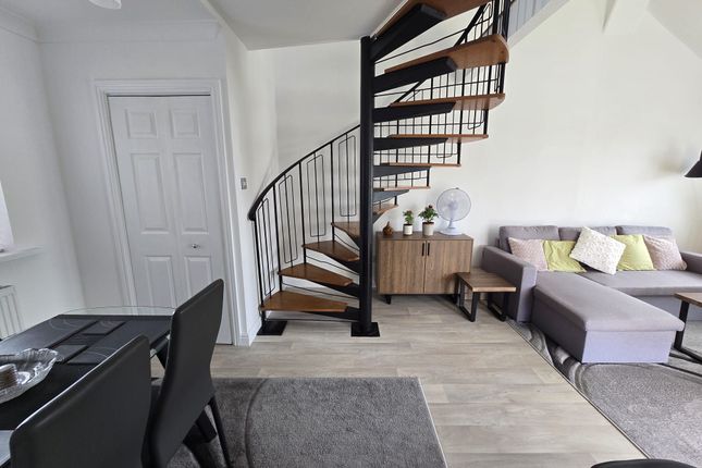 19 Warren Close, Bridgend photo 2
