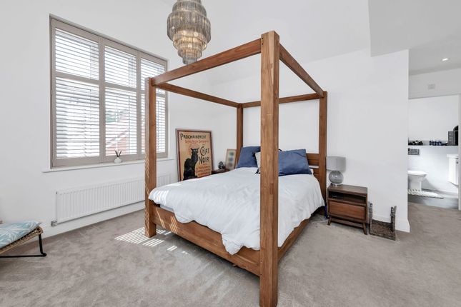 1 Webb Avenue, Newmarket photo 4
