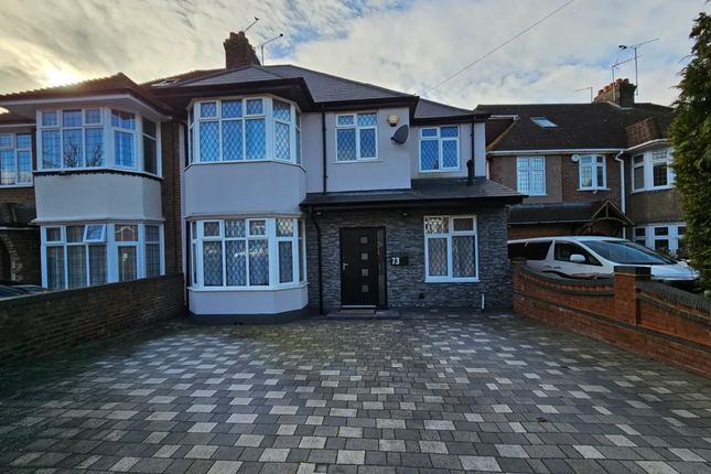 End terrace house to rent in Elmwood Crescent, Luton