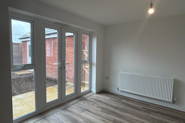 19, Desmond Crescent, SWINDON photo 4